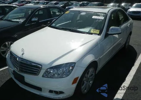 2009 Mercedes-Benz C300 z USA, uszkodzony, nr VIN WDDGF54X29F228633